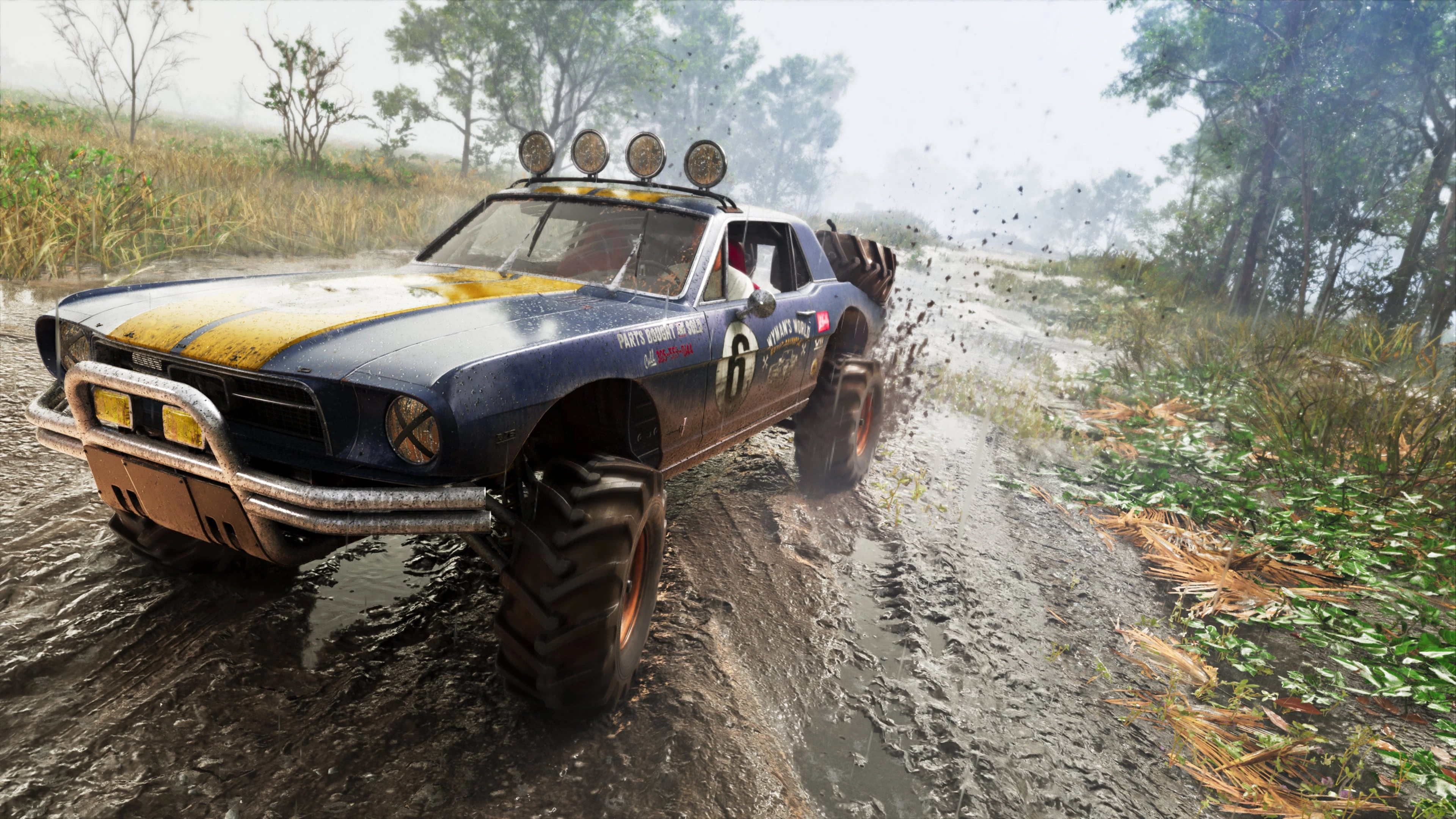 Um veículo Vapid Dominator Buggy (1967) passando por uma trilha de lama off-road.